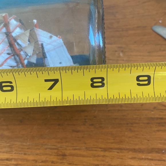 Vintage schooner “ship” a bottle with wood tan cap and base - Picture 8 of 10